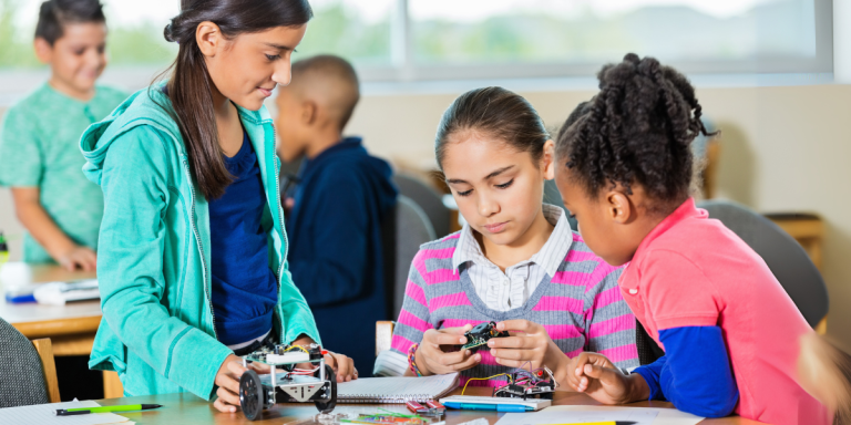 La mujer y la niña en la ciencia